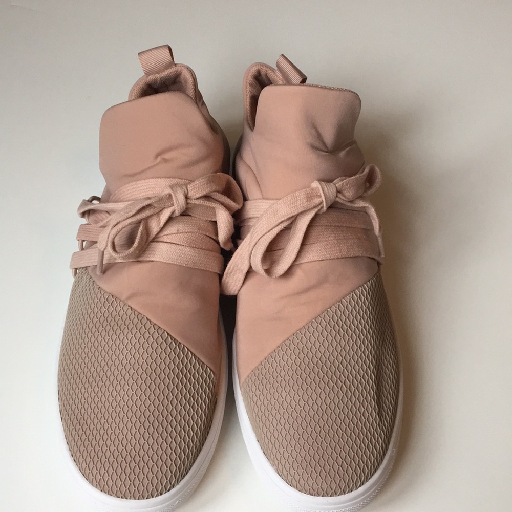 Steve Madden Lancer Lace-Up Sneakers